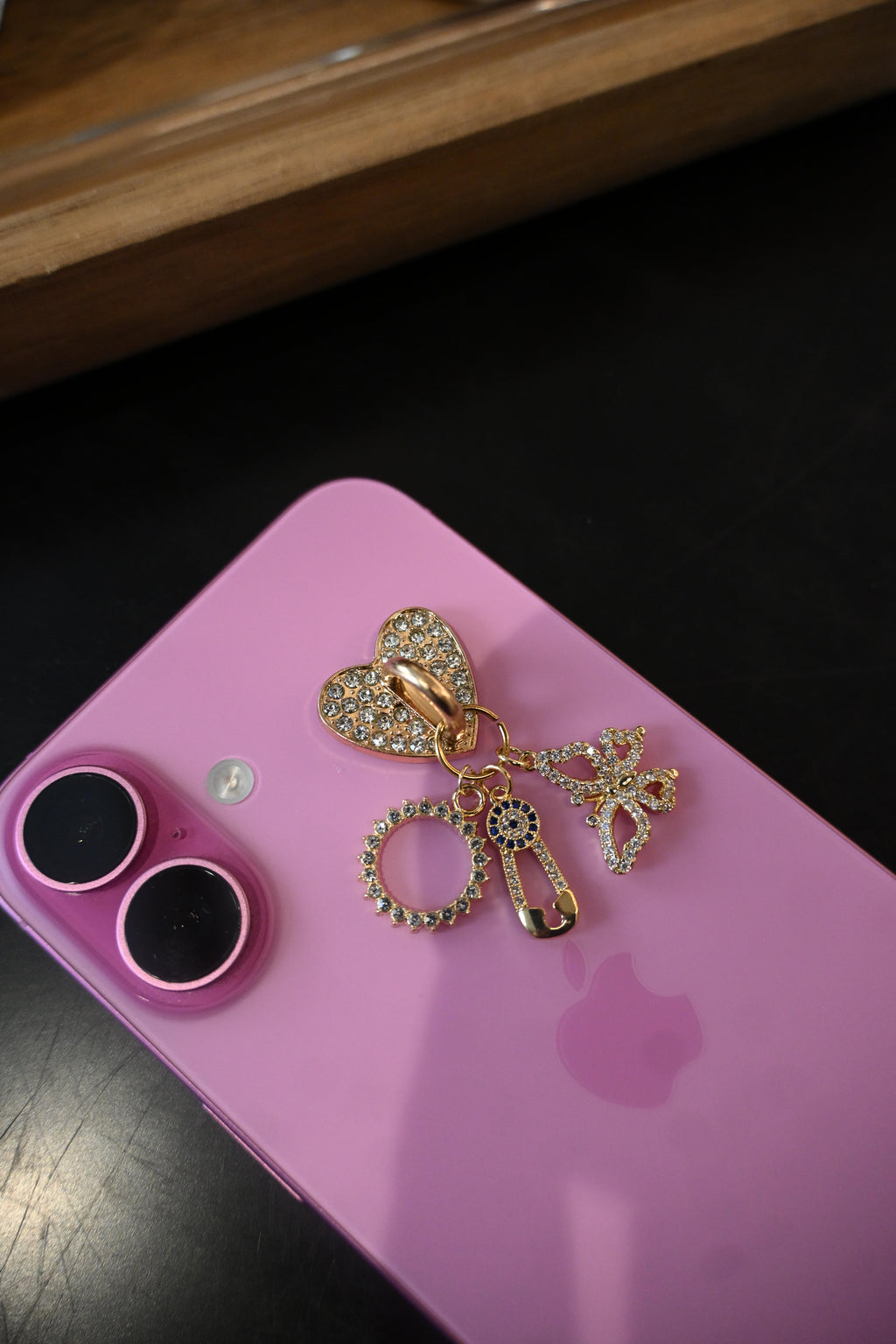 Bijou de Téléphone Solis Shine - Attache Coque Cœur Strass⁠